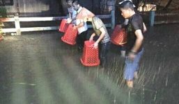  Những hình ảnh ấn tượng về trận lụt sớm chưa từng có ở Hà Nội