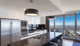 Penthouse giảm giá 4 tỷ, rao bán tràn lan không ai mua