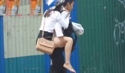 Những 'soái ca' gây bão mạng trong ngày Hà Nội lụt