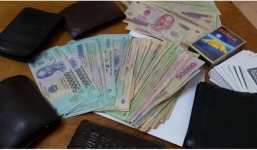 6 người đang sát phạt say sưa trong khách sạn bị bắt quả tang