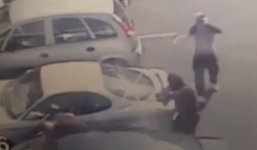 Video: Người đàn ông bị băng nhóm bắn chết ngay trên phố