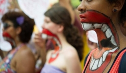 Thiếu nữ 16 tuổi bị hãm hiếp tập thể gây chấn động Brazil