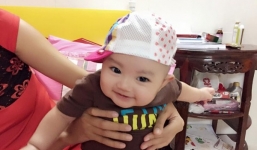 Khánh Thi kiên trì dạy con tập đi những bước chân đầu tiên