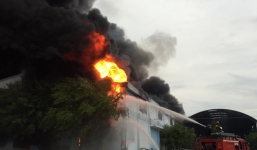 Cháy lớn tại Công ty Nệm Vạn Thành ở Sài Gòn