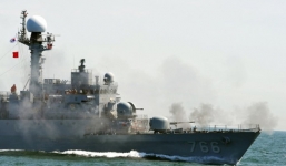 Hàn Quốc bắn cảnh cáo tàu Triều Tiên vượt ranh giới