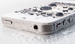 Cách xử lý khi điện thoại 'tắm mưa'