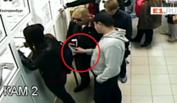 Tên trộm 'có tâm' trả lại ví cho cô gái thích bon chen