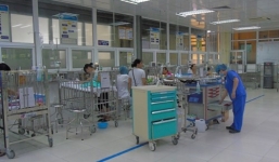 Tạm giữ người nhà bệnh nhi tấn công bác sĩ khi đưa con đi chữa bệnh