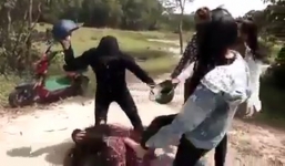 Nữ sinh lớp 12 bị nhóm bạn gái đánh hội đồng phải nhập viện cấp cứu