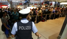 Đức sơ tán khẩn cấp sân bay Cologne