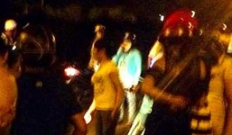 Hai phụ nữ bị chặn đầu xe, đâm gục trên đường