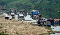 Phát hiện thi thể vợ chồng thuyền chài dính vào lưới đánh cá