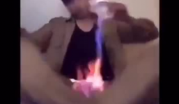 Thanh niên suýt mất 'của quý' vì đùa với lửa