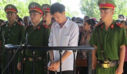 Video: Kẻ vượt ngàn km sát hại vợ và tình địch khóc khi nhận án tử