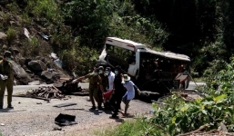 Video: Hiện trường vụ tai nạn nổ xe khách kinh hoàng, 8 người tử vong