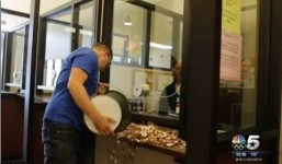 Nộp gần 5 triệu đồng tiền xu để phản đối mức tiền phạt quá cao 