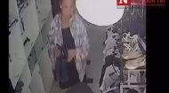 Video: 'Nữ quái' giở thủ đoạn tinh vi trộm cắp tại cửa hàng quần áo
