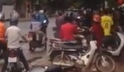 Video hàng trăm người xem công an đấu súng bắt đối tượng nguy hiểm ở Sơn La