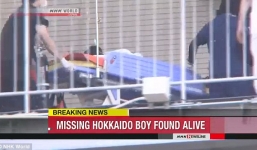 Cậu bé bị bỏ lại trong rừng gấu đã sống sót như thế nào?