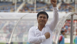 HLV Hữu Thắng chê hàng thủ và khen Công Vinh sau trận thắng Hồng Kông