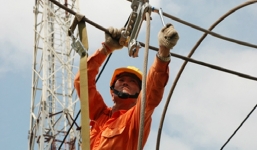 Nắng nóng 40 độ C, nhiều khu vực ở Hà Nội vẫn bị cắt điện để kiểm tra hệ thống 