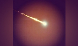 Video: Sao băng biến bầu trời từ đêm thành ngày