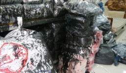 Video: Mâu thuẫn làm ăn, nhóm thanh niên tạt mắm tôm, sơn để trả thù