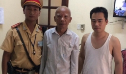 Hà Nội: CSGT giúp cụ ông bị lạc nhanh chóng tìm được gia đình