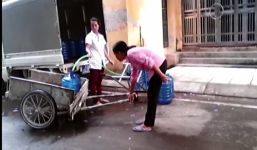  Sự thật clip tố Bệnh viện Tâm thần TW1 cho bệnh nhân uống nước lã