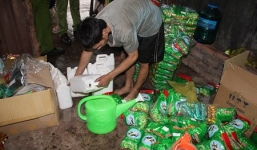 Video: Phun tẩm hóa chất vào 1 tấn trà nguyên liệu tại Bình Dương