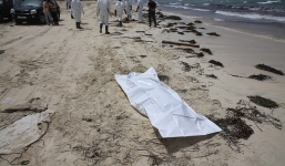 Chùm ảnh: 133 thi thể người di cư nằm rải rác trên bờ biển Libya