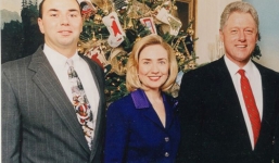 Bà Hillary Clinton bị tố 'hành hung chồng' khi còn ở Nhà Trắng