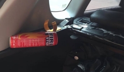 Hà Nội: Bình cứu hỏa phát nổ trong xe ô tô