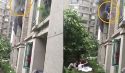 Video: Bố ném con gái 3 tuổi ra khỏi tòa nhà đang cháy