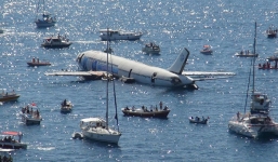 Video: Cảnh đánh chìm máy bay Airbus A300 để hút khách du lịch