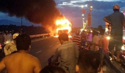 Quảng Nam: Xe khách giường nằm cháy như đuốc trên quốc lộ 1