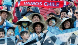 Cổ động viên Argentina đội nón lá cổ vũ ở Copa America gây 'bão' mạng