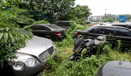 Chùm ảnh: Hàng trăm siêu xe hạng sang bị bỏ xó ở Trung Quốc