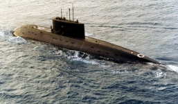 Chiến hạm Anh chặn tàu ngầm Nga