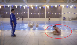 HLV bơi lội ngán ngẩm trước cô học trò thích làm điều ngược lại