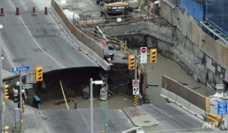 Hố tử thần xuất hiện ngay trung tâm thủ đô Canada