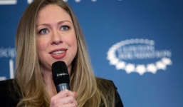 Con gái của cặp đôi quyền lực 'nhà Clinton' giúp mẹ tranh cử Tổng thống Mỹ