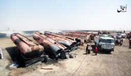 Hàng chục xe chở dầu IS bị thiêu rụi hoàn toàn