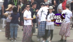 Lý Thần ân cần, tình tứ chăm sóc Phạm Băng Băng tại trường quay