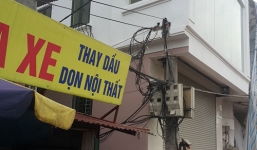 Cột điện 'mọc' xuyên nhà ở Hà Nội: Giám đốc điện lực Hai Bà Trưng nói gì?