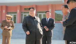 Kim Jong-un bị bắt gặp hút thuốc trong chiến dịch chống thuốc lá