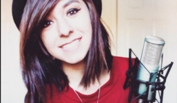 Nữ ca sĩ The Voice định dang tay ôm kẻ sát nhân trước khi bị bắn