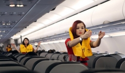 Hành khách tự ý tháo áo phao trên máy bay bị phạt 2 triệu đồng