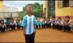 Clip: Cậu bé miền núi độc diễn 'bài ca cây lúa' với biểu cảm cực đáng yêu