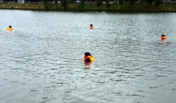 Nhảy xuống hồ cứu người yêu tự tử, nam thanh niên mất tích